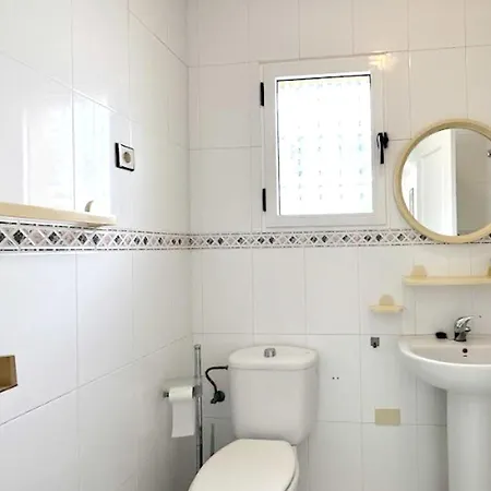 2 Bedrooms With Shared Pool And Furnished Terrace At アパート *