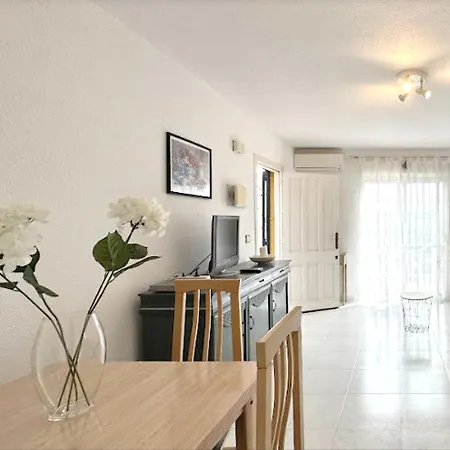 2 Bedrooms With Shared Pool And Furnished Terrace At Apartment Torrevieja